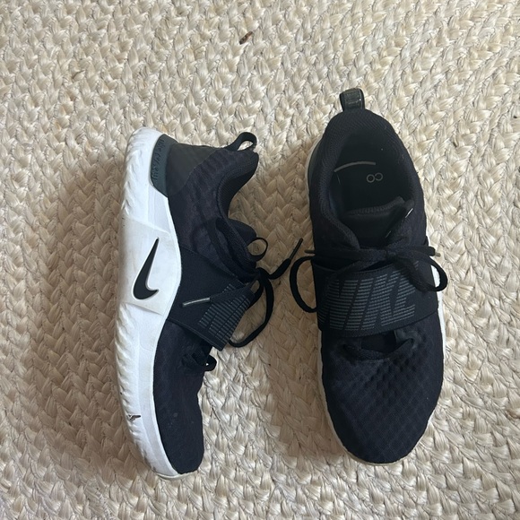 Nike Shoes - Women’s Nike black tennis shoes athletic lifting 7 renew in-season TR 9